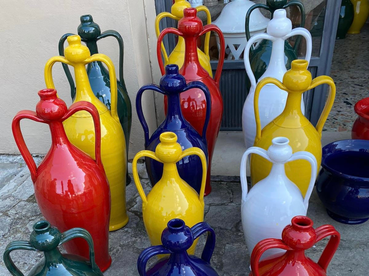 anfore colorate in ceramica fatte a mano
